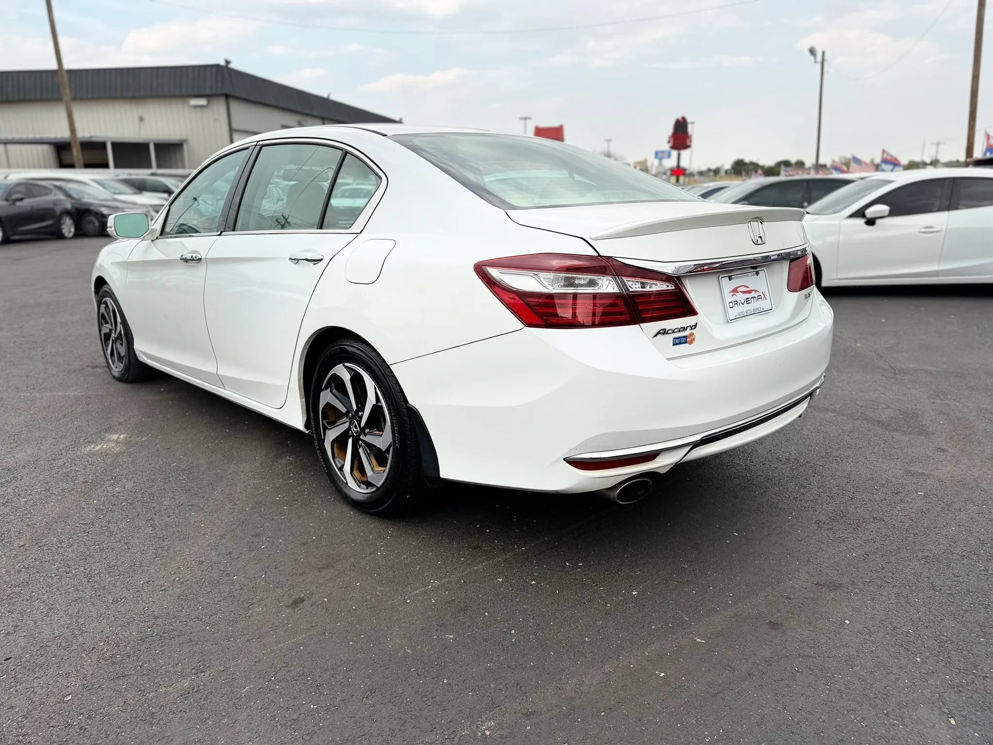 Used 2017 Honda Accord EX-L image 5