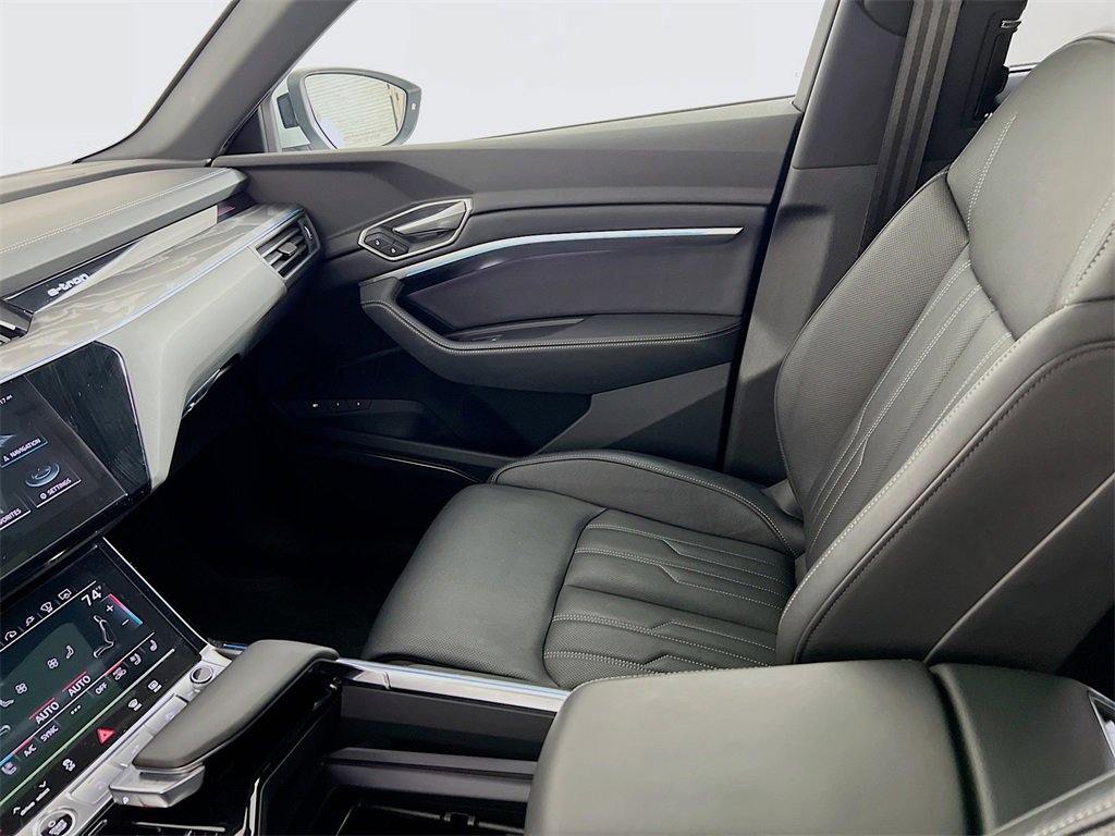 Used 2024 Audi Q8 e-tron Prestige image 25