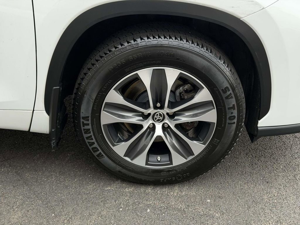 Used 2022 Toyota Highlander XLE image 25