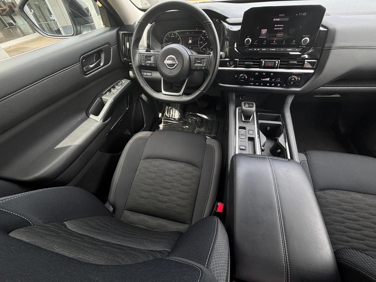 Used 2025 Nissan Pathfinder SV FWD image 37