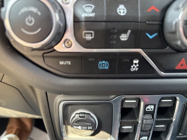 Used 2025 Jeep Wrangler Unlimited Sahara w/ Safety Group AWD/4WD image 43