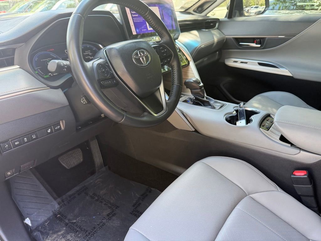 Used 2024 Toyota Venza Limited image 21