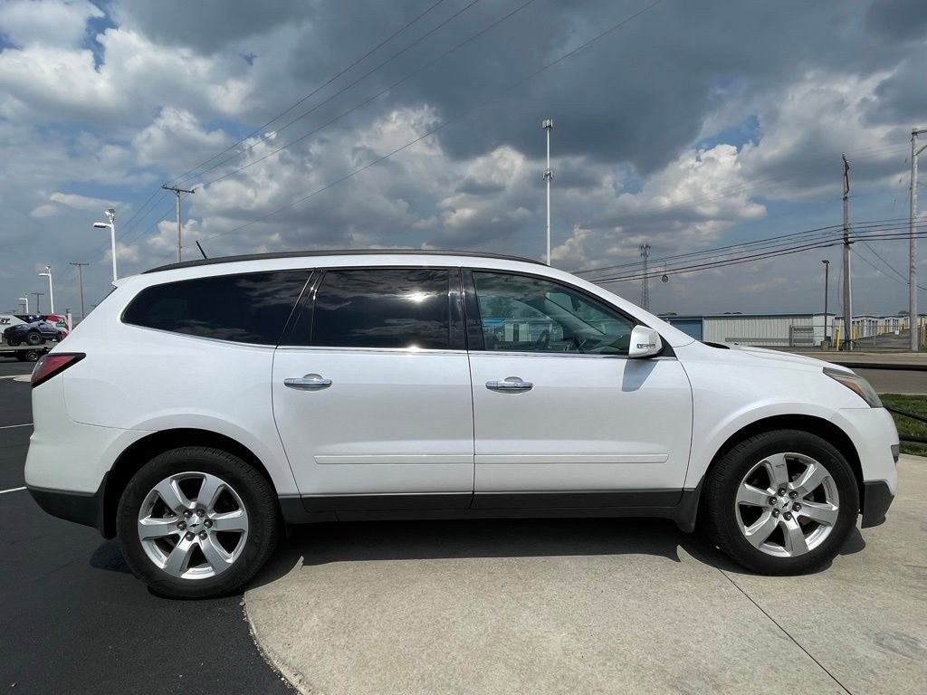 Used 2016 Chevrolet Traverse LT w/ Style and Technology Package FWD image 9