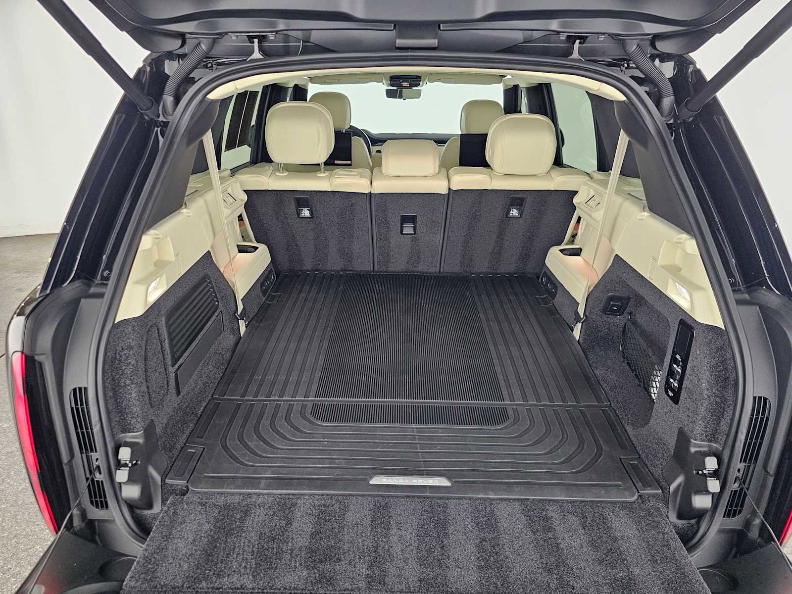 Used 2024 Land Rover Range Rover Long Wheelbase SE image 15