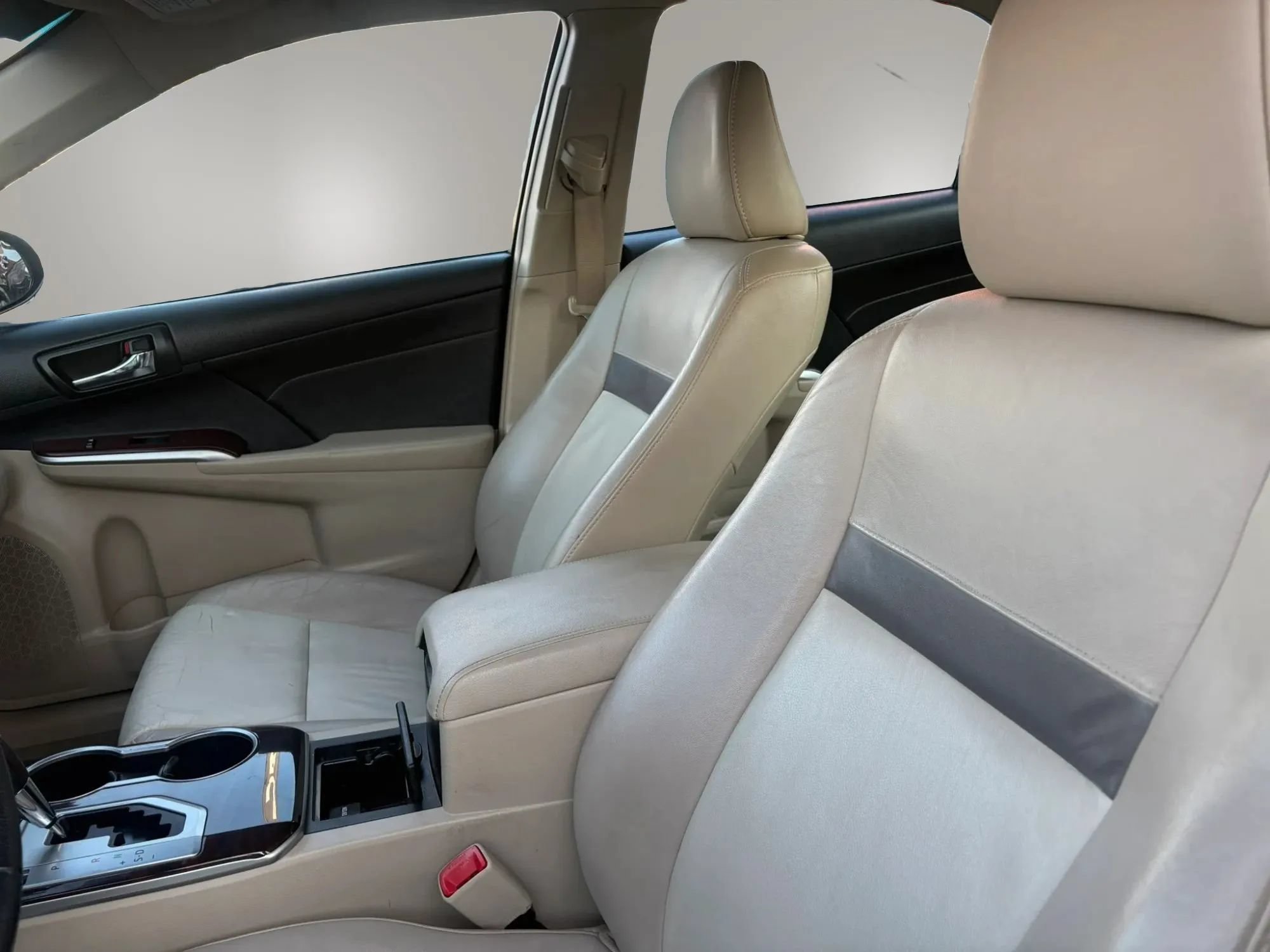 Used 2013 Toyota Camry XLE w/ Leather Pkg FWD image 10