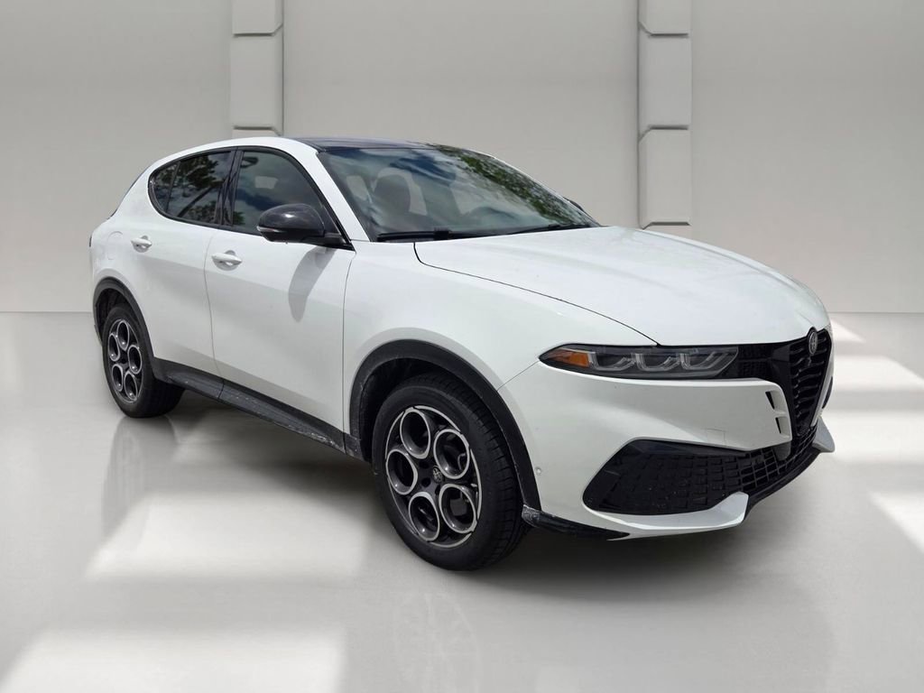 New 2026 Alfa Romeo Tonale w/ Red Premium Package AWD/4WD image 2