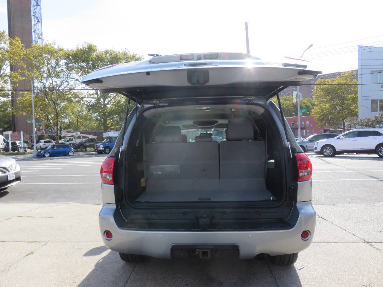 Used 2016 Toyota Sequoia Platinum image 25