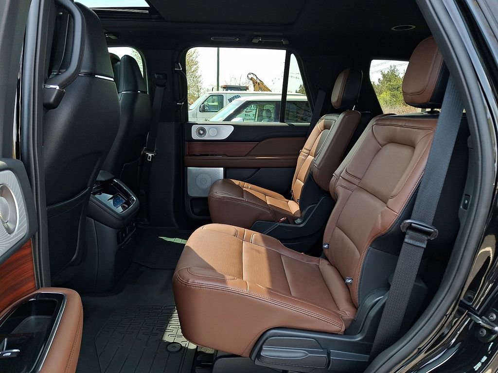 Certified 2024 Lincoln Navigator Reserve AWD/4WD image 13