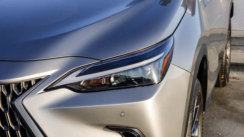 Used 2025 Lexus NX 250 FWD w/ Premium Package image 5