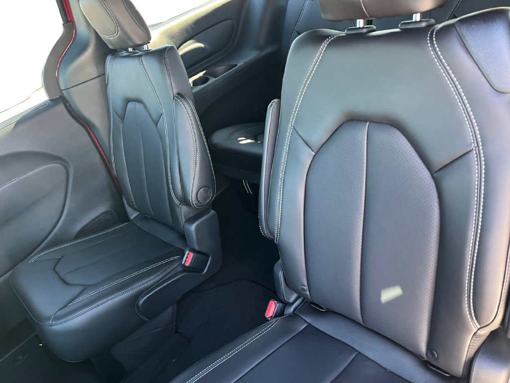 New 2026 Chrysler Pacifica Select FWD image 22
