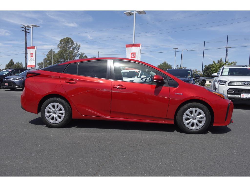 Certified 2021 Toyota Prius L Eco FWD video 2