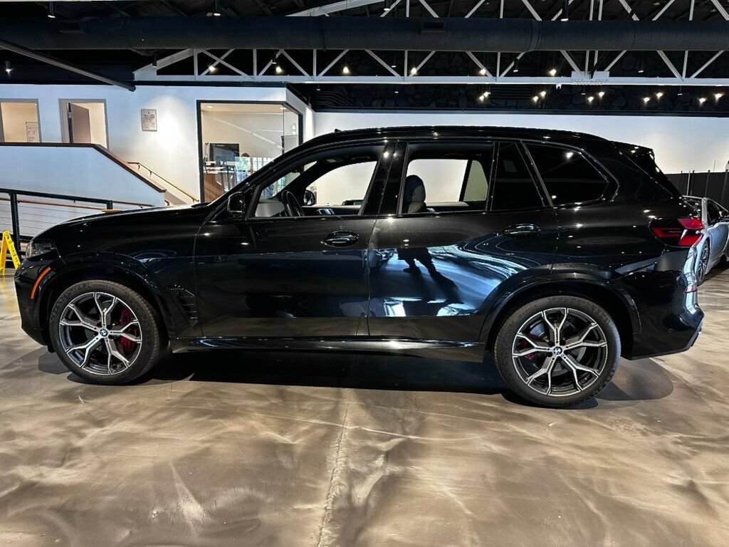 Used 2024 BMW X5 xDrive40i w/ M Sport Package AWD/4WD image 2