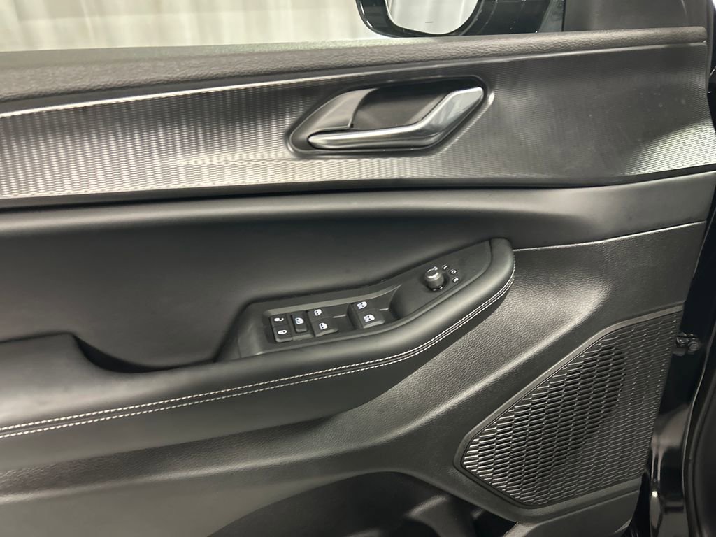 Used 2025 Jeep Grand Cherokee Altitude image 14