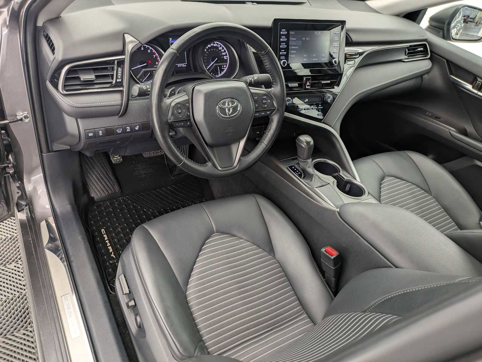 Used 2024 Toyota Camry SE FWD image 2