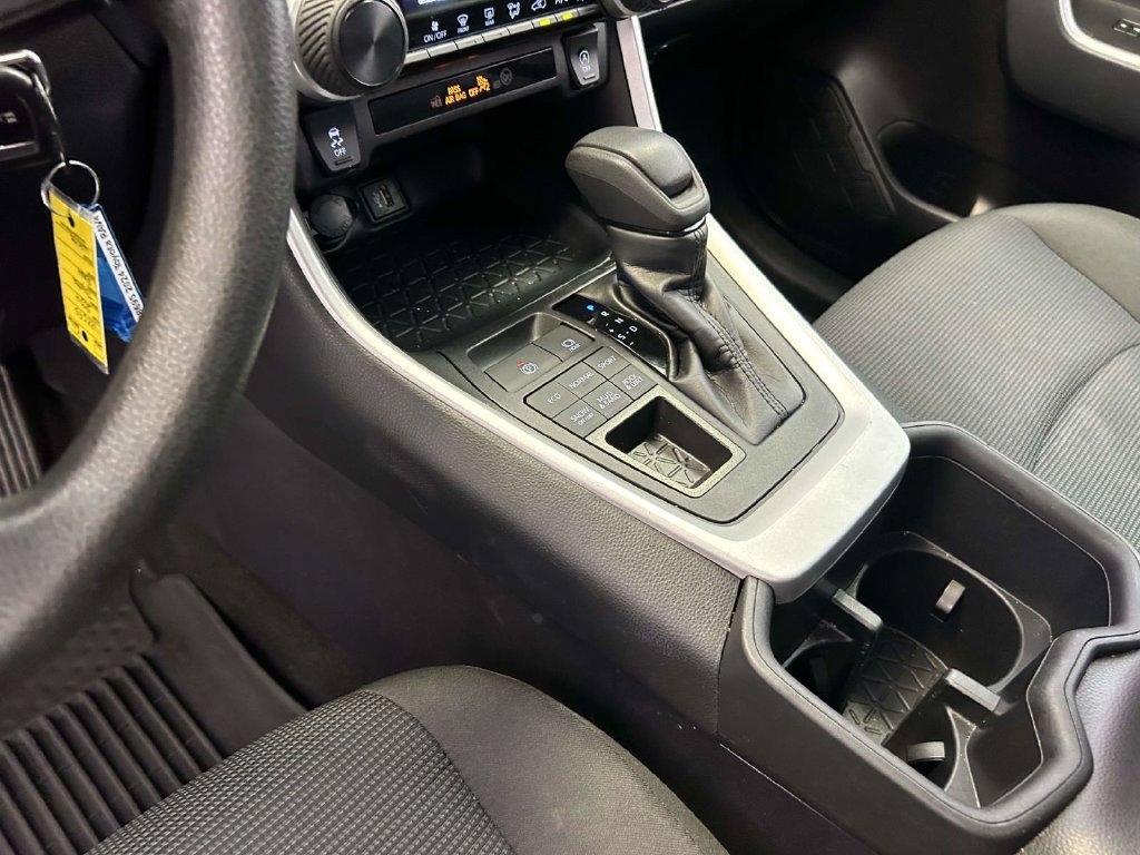 Used 2024 Toyota RAV4 LE AWD/4WD image 19