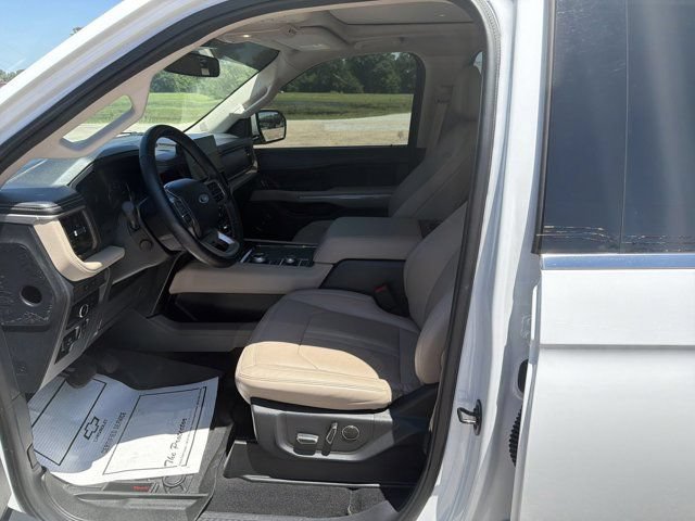 Used 2024 Ford Expedition Limited AWD/4WD image 12