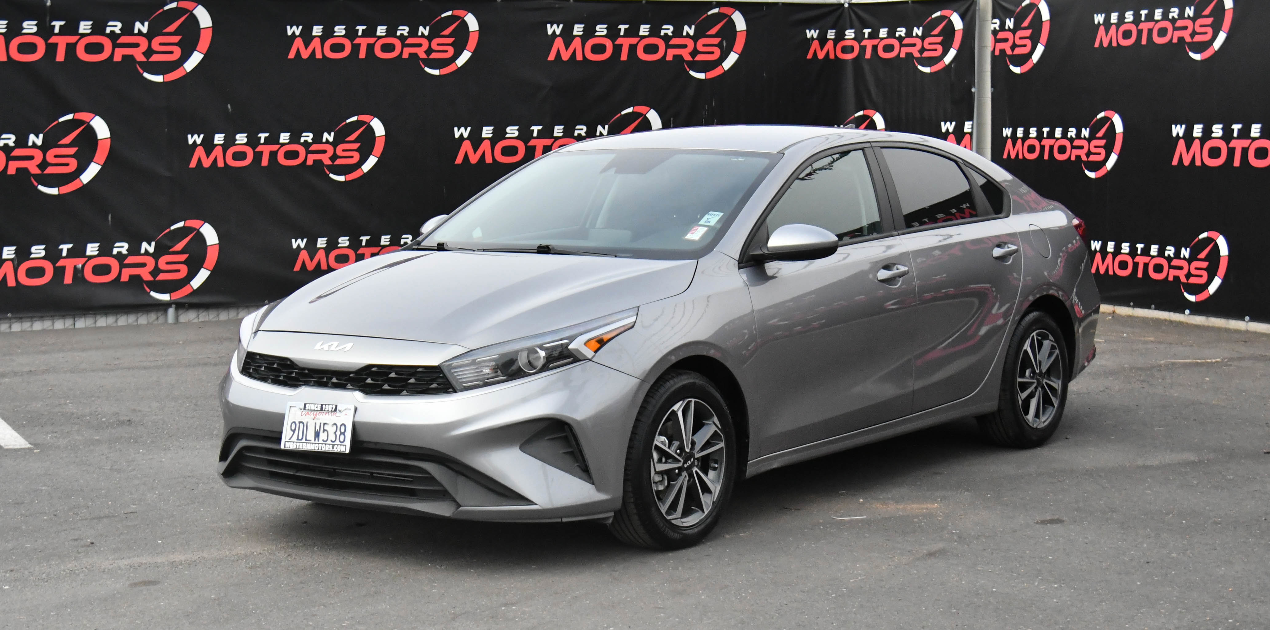 Used 2023 Kia Forte LXS image 3