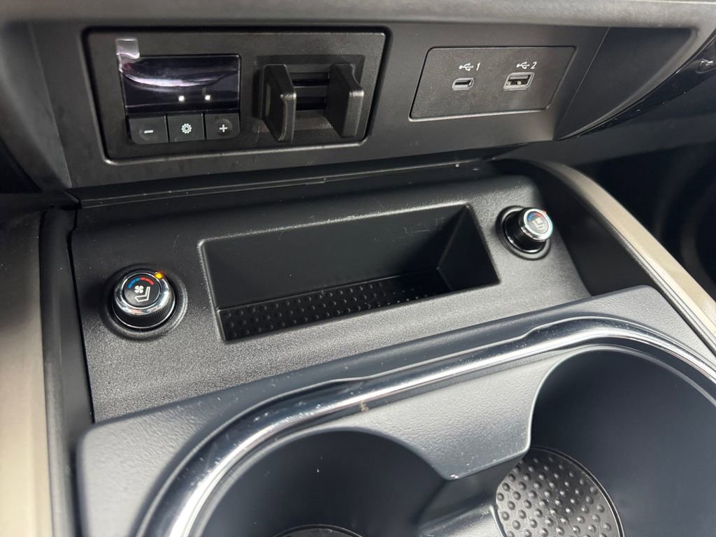 Used 2024 Nissan Titan Platinum Reserve w/ Moonroof Package image 26