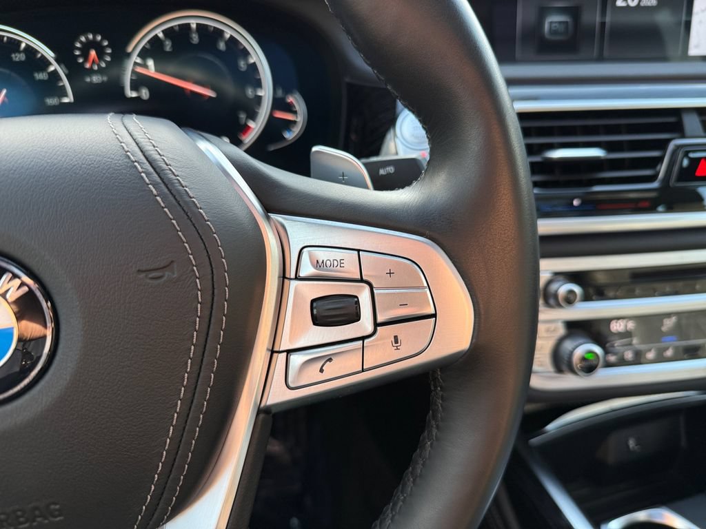 Used 2018 BMW 750i xDrive AWD/4WD image 31