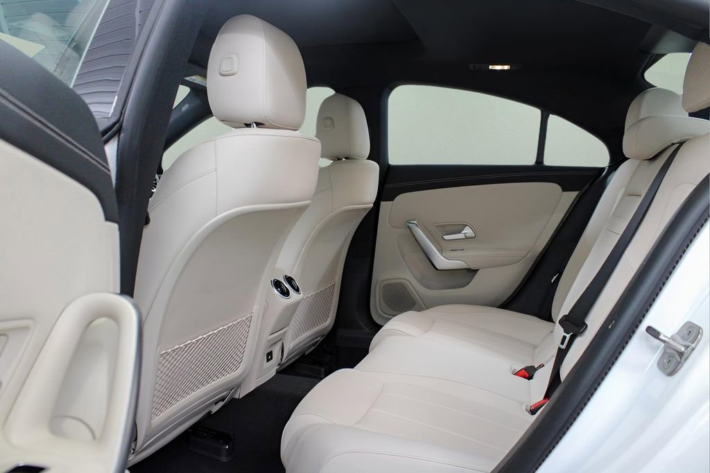 Used 2025 Mercedes-Benz CLA 250 image 4