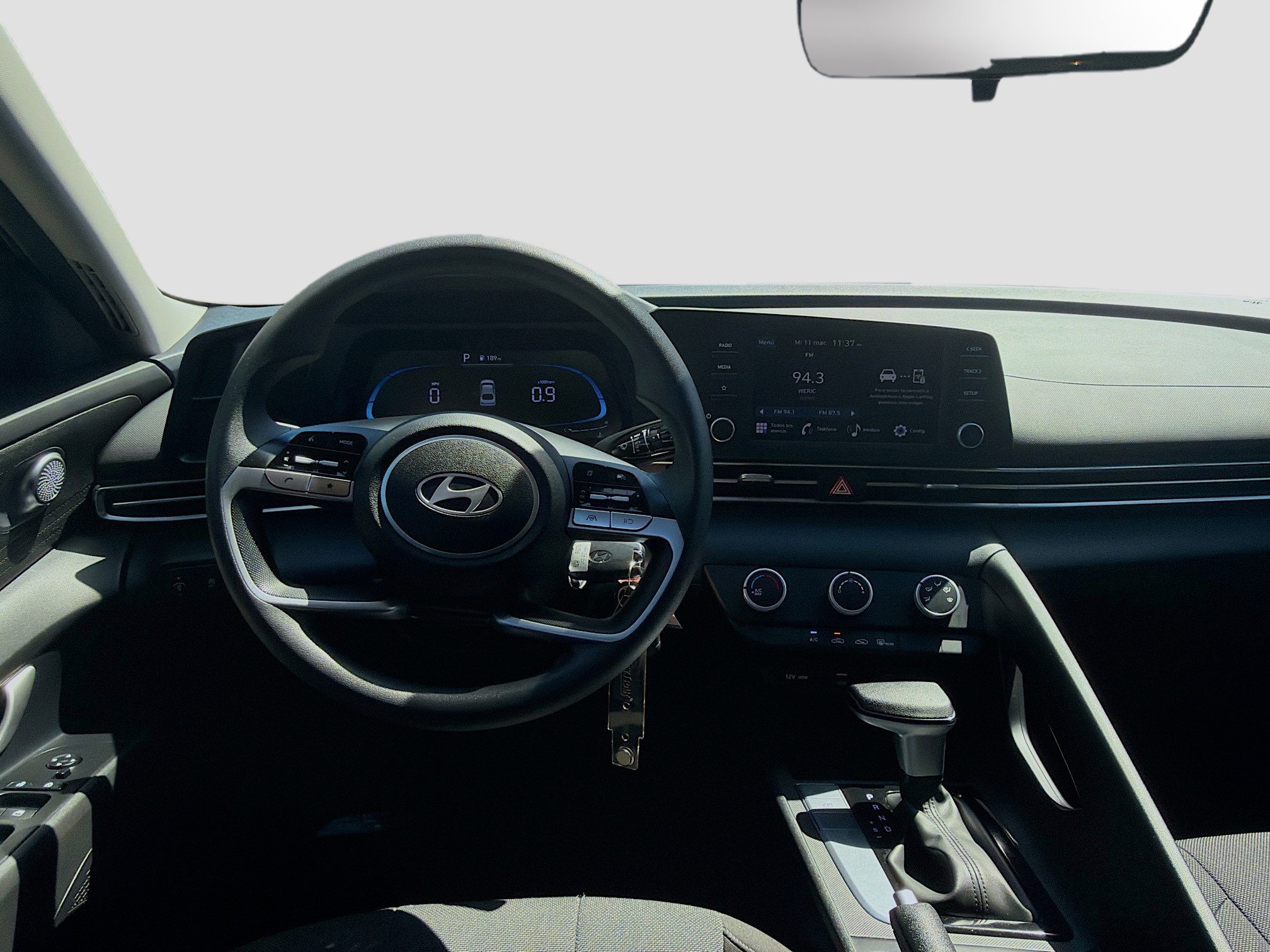 Used 2025 Hyundai Elantra SE image 18