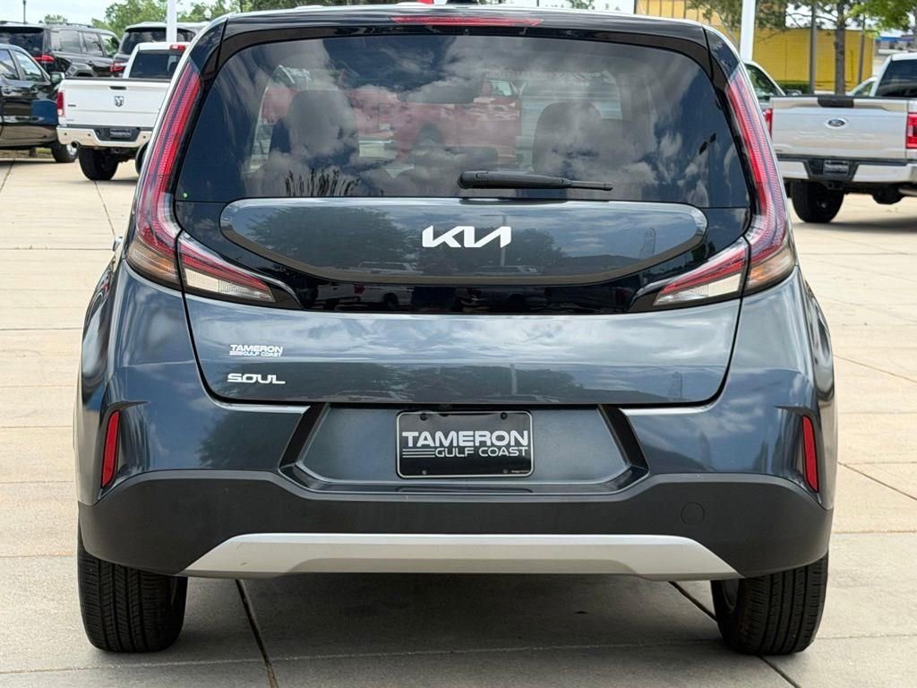 Used 2024 Kia Soul LX w/ Option Group 015 FWD image 3