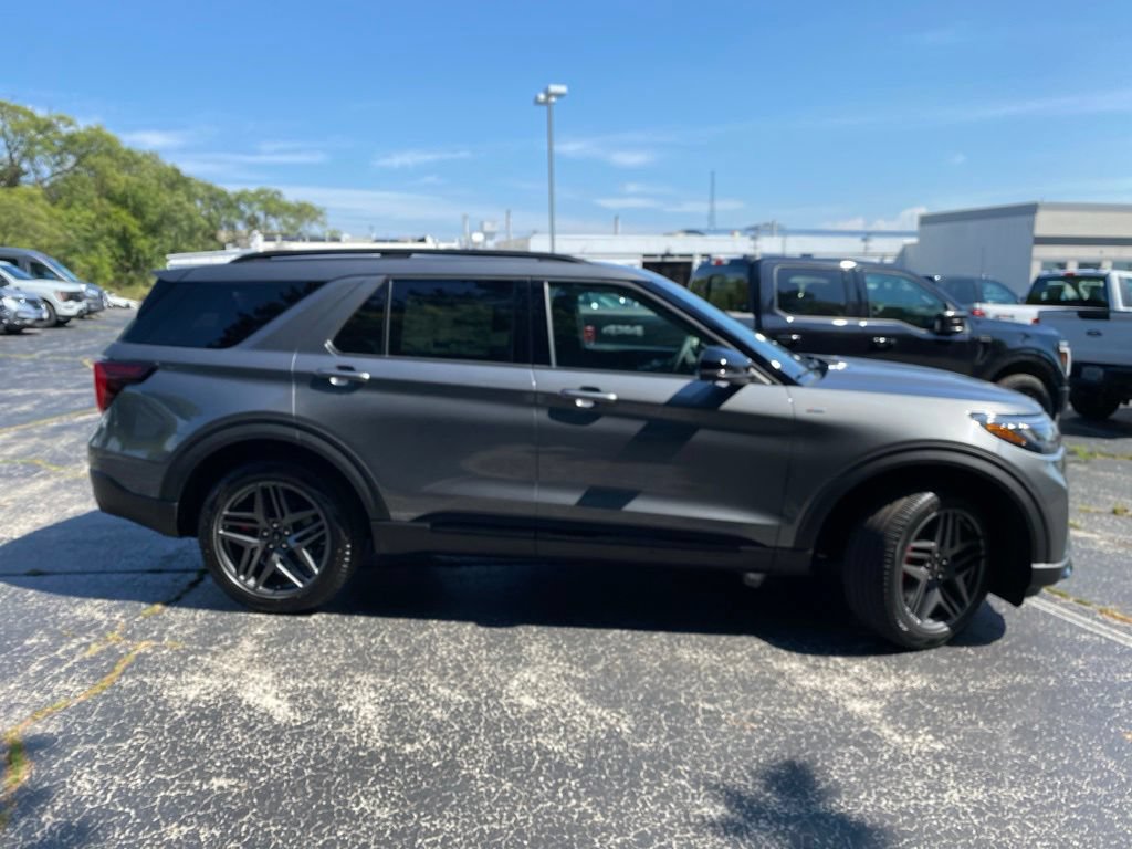 New 2026 Ford Explorer ST-Line w/ ST-Line Street Pack AWD/4WD image 4