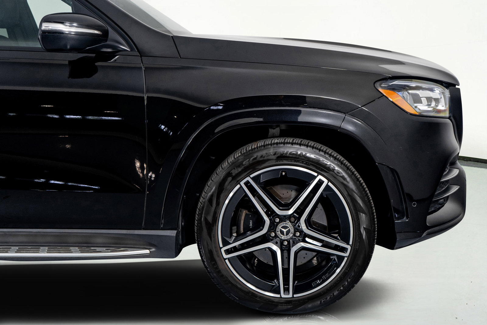 Used 2023 Mercedes-Benz GLS 580 4MATIC image 7