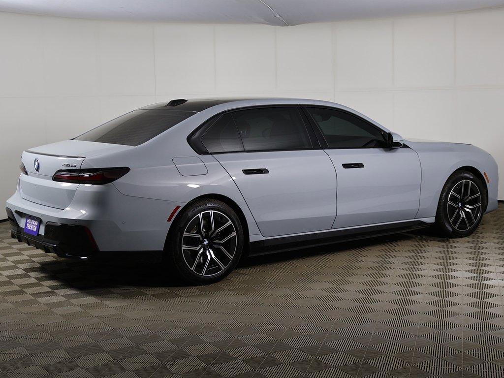 Used 2025 BMW i7 xDrive60 w/ Premium Package image 13
