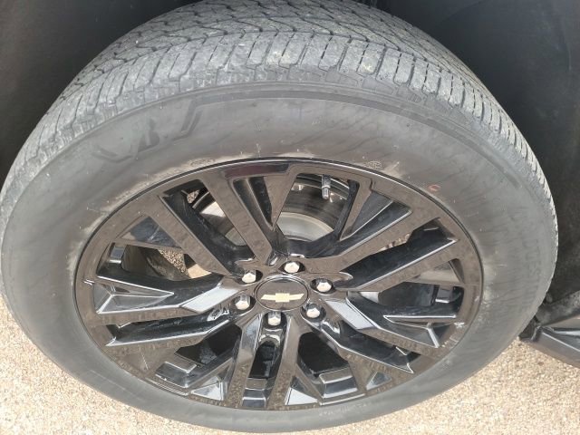 Used 2024 Chevrolet Suburban LS AWD/4WD image 25
