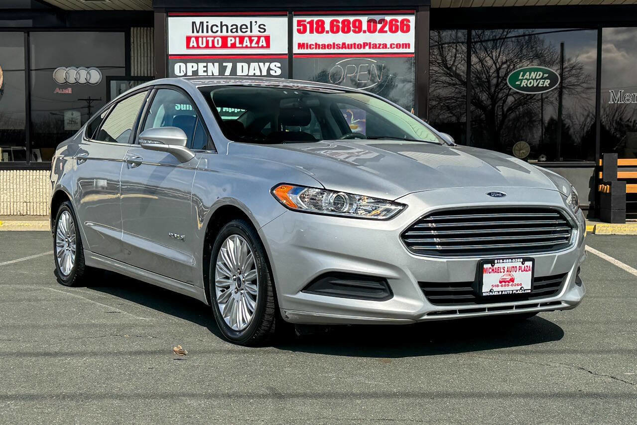 Used 2015 Ford Fusion SE image 1