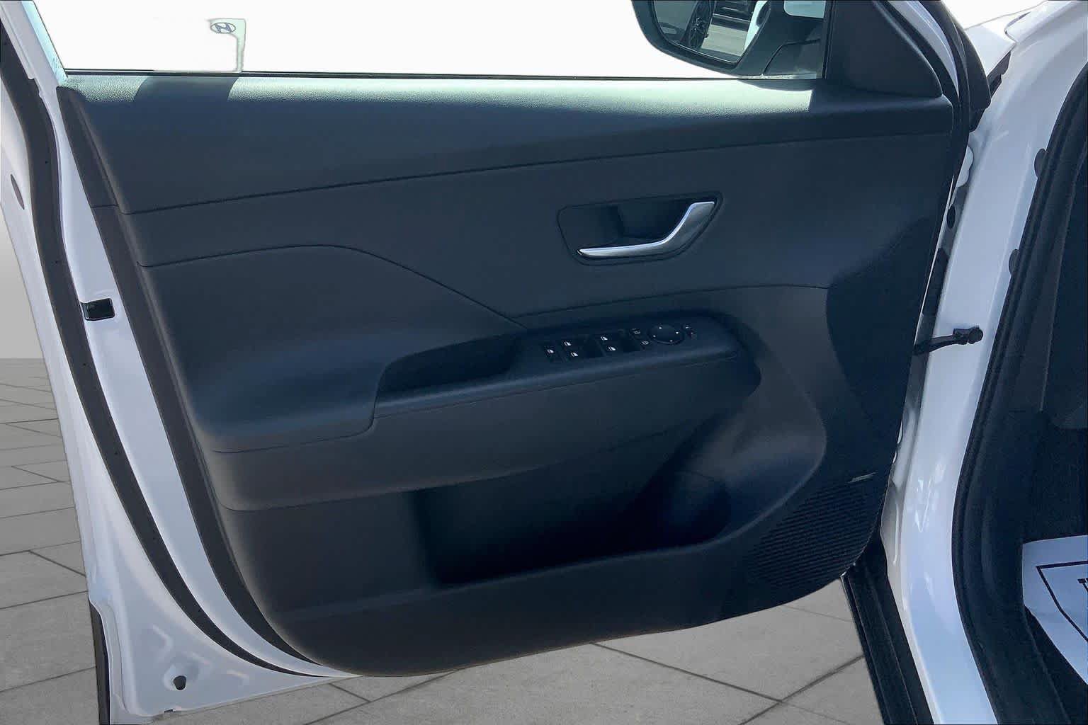 Used 2024 Hyundai Kona Limited FWD image 21