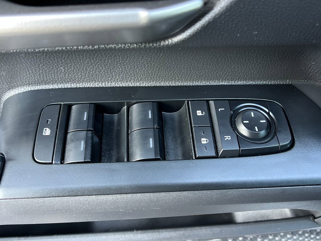 Used 2025 Toyota Tacoma TRD Sport w/ TRD Sport Upgrade Package image 12