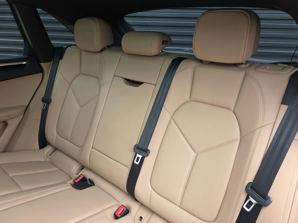 Certified 2021 Porsche Macan AWD/4WD image 16