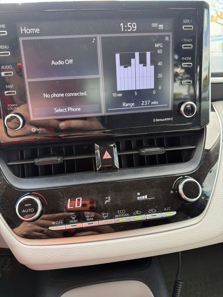 Used 2021 Toyota Corolla LE image 2