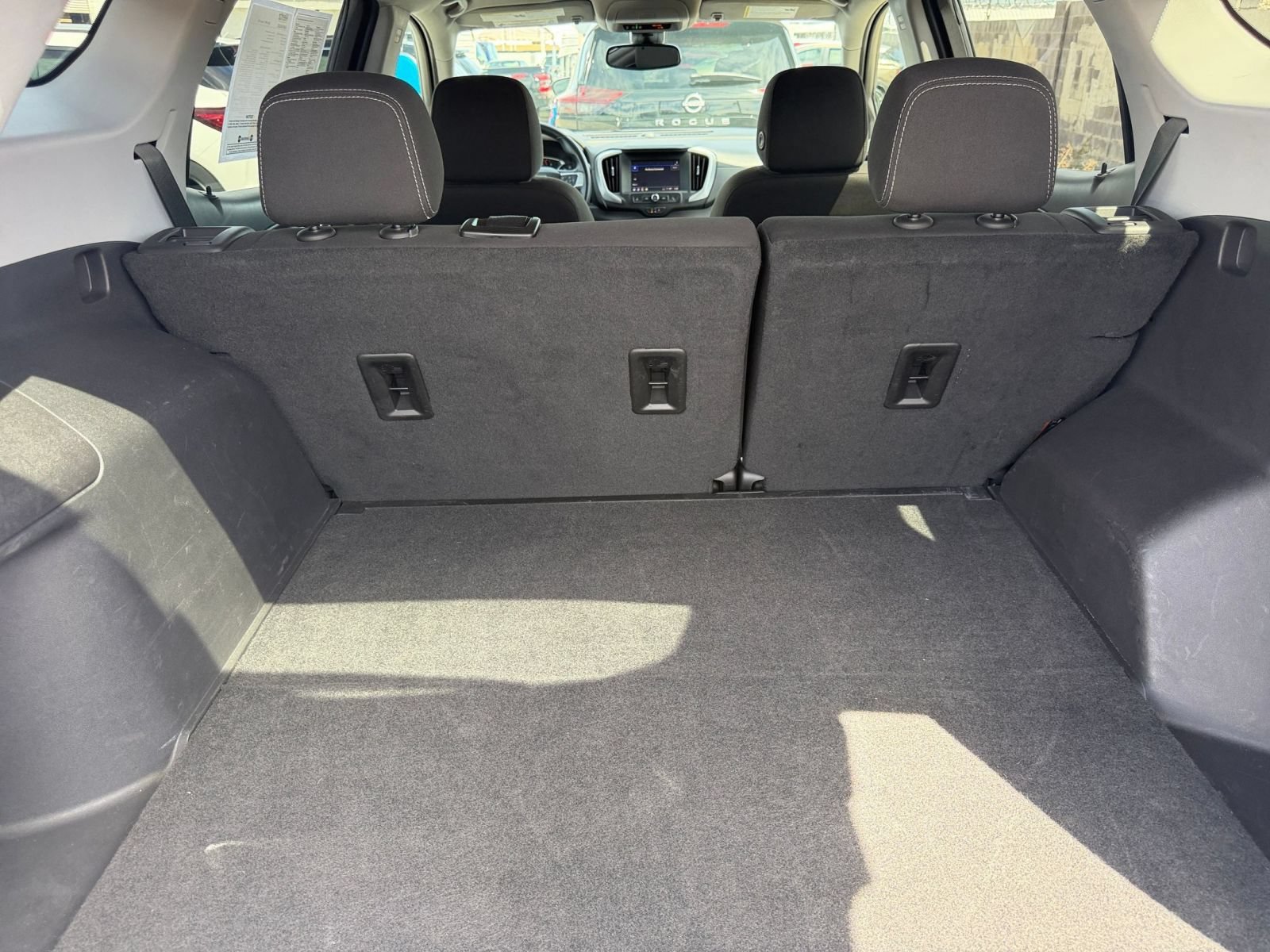 Used 2024 GMC Terrain SLE FWD image 29
