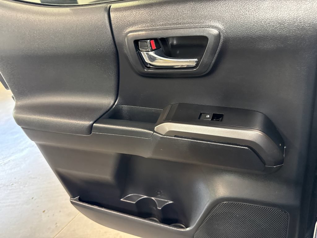 Used 2021 Toyota Tacoma TRD Sport AWD/4WD image 10