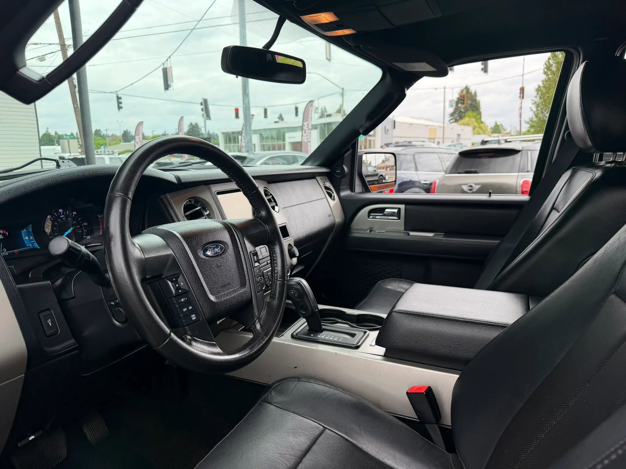 Used 2015 Ford Expedition EL XLT w/ Equipment Group 202A AWD/4WD image 16