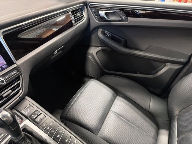 Used 2020 Porsche Macan image 31