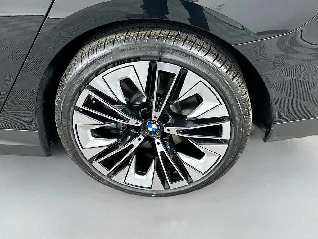 New 2026 BMW i5 eDrive40 w/ Premium Package image 23