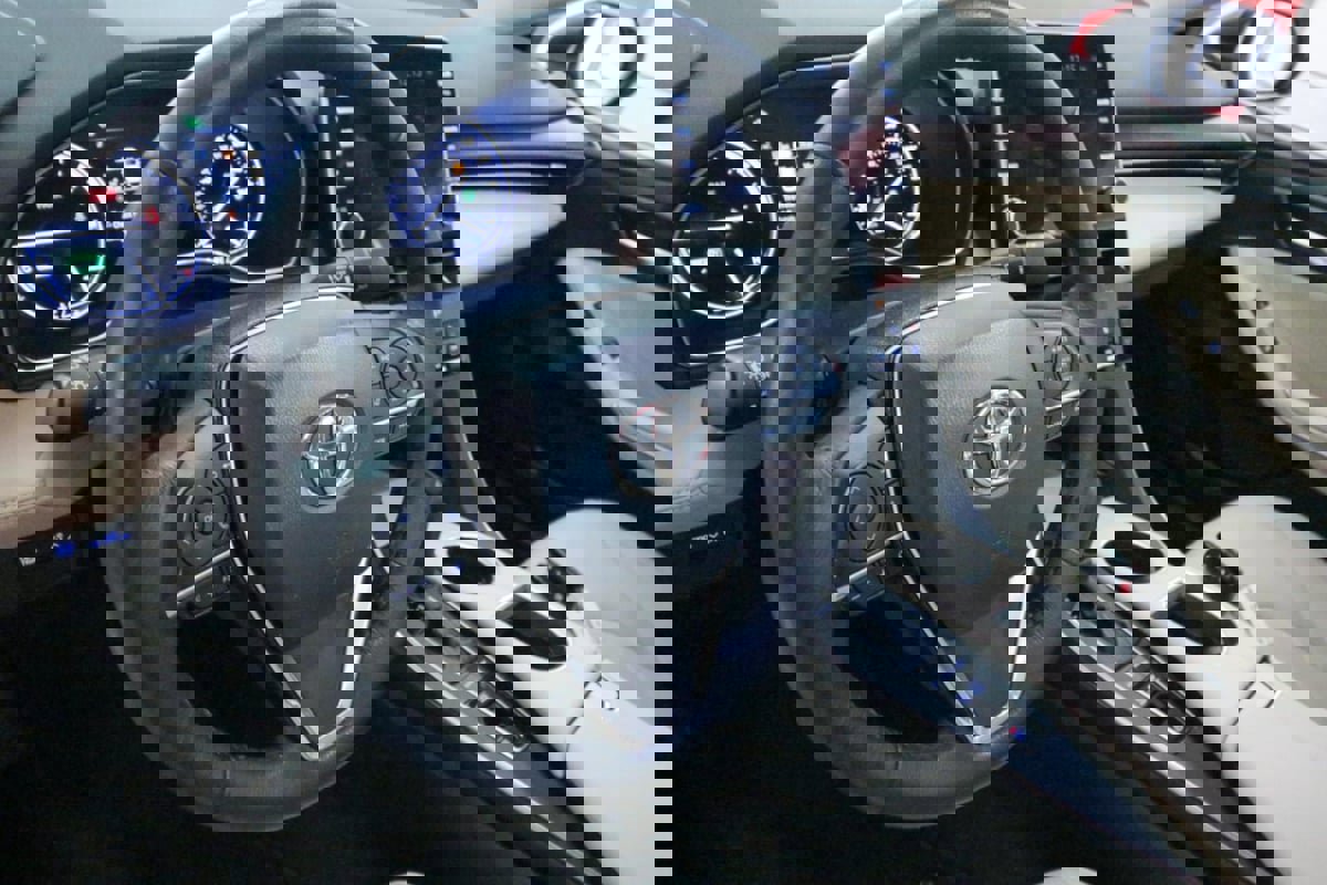 Used 2021 Toyota Avalon XLE w/ Moonroof Package image 12