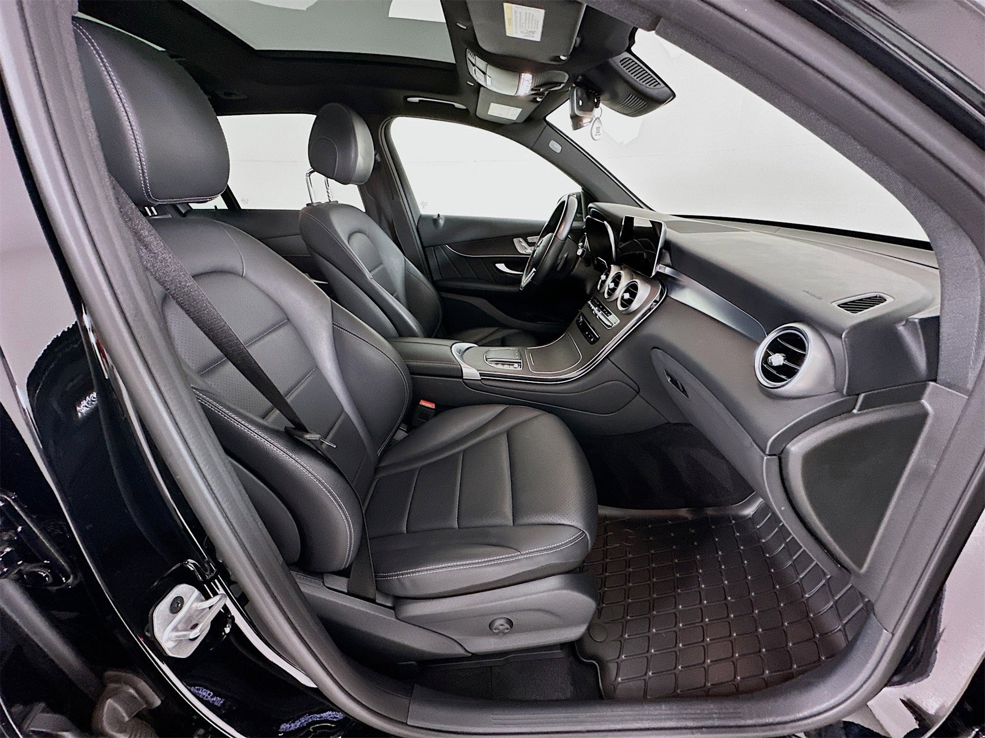 Used 2022 Mercedes-Benz GLC 300 4MATIC image 30