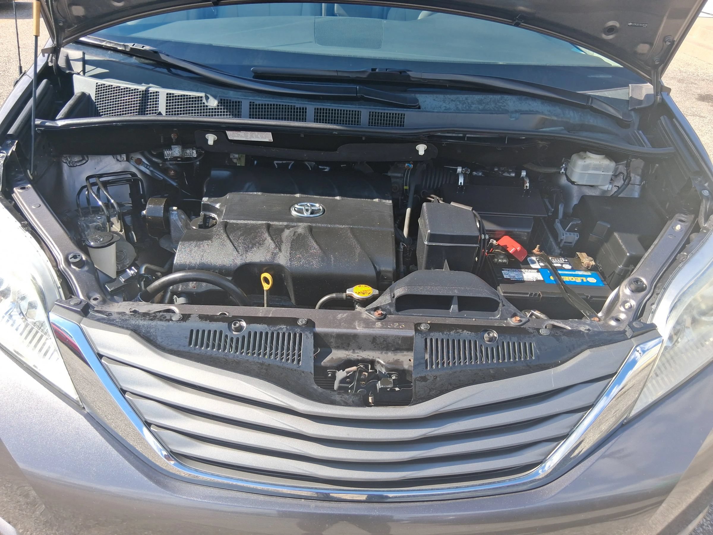 Used 2013 Toyota Sienna XLE w/ Entertainment Pkg FWD image 5