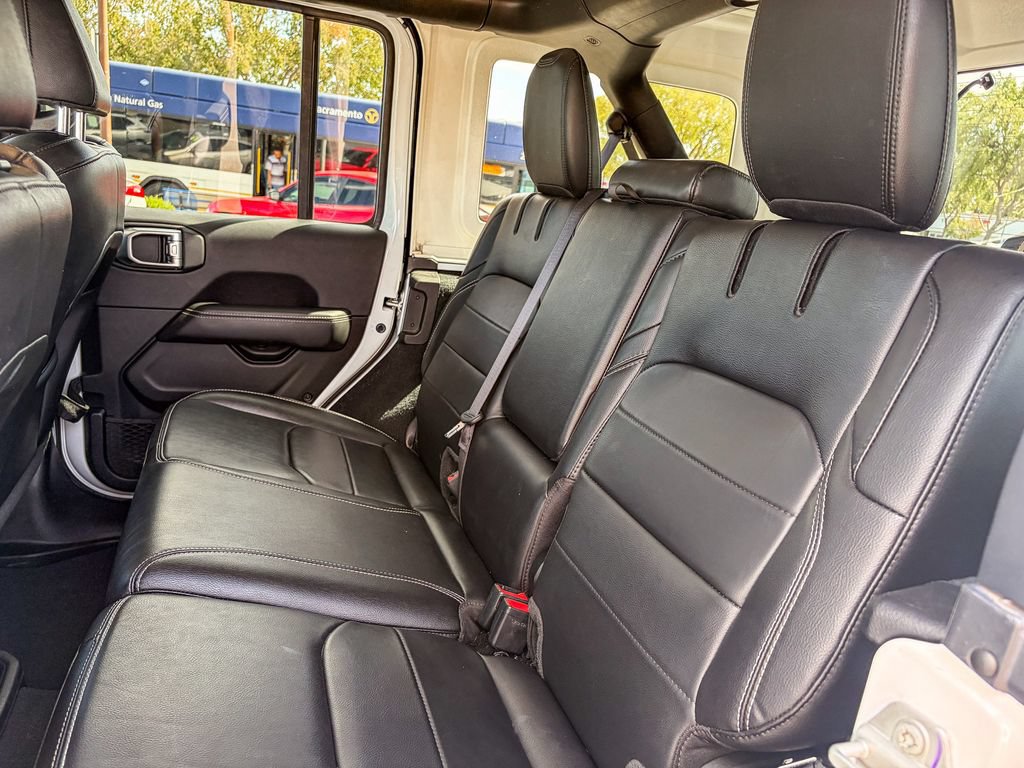 Used 2023 Jeep Wrangler Unlimited Sahara AWD/4WD image 41