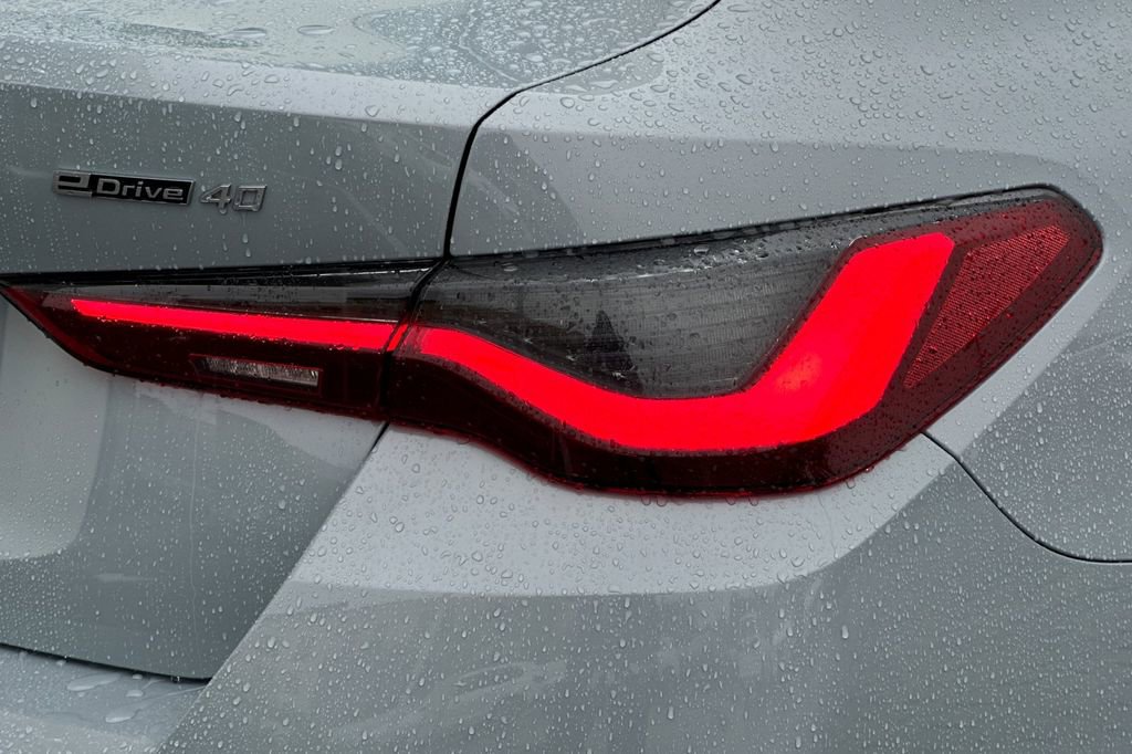 Used 2023 BMW i4 eDrive40 w/ M Sport Package image 29