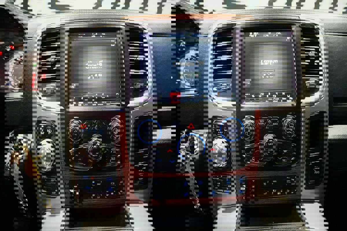 Used 2018 RAM 1500 Laramie image 16