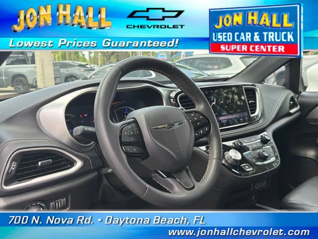 Used 2022 Chrysler Pacifica Touring-L w/ Uconnect Theater Family Group FWD image 16