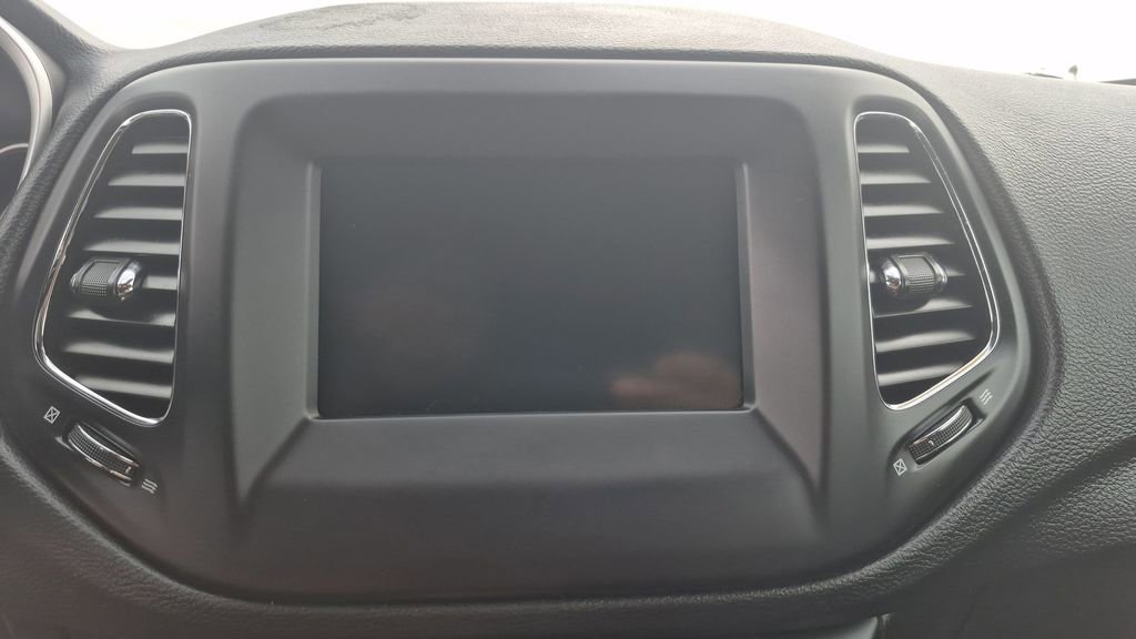 Used 2019 Jeep Compass Latitude w/ Popular Equipment Group image 9