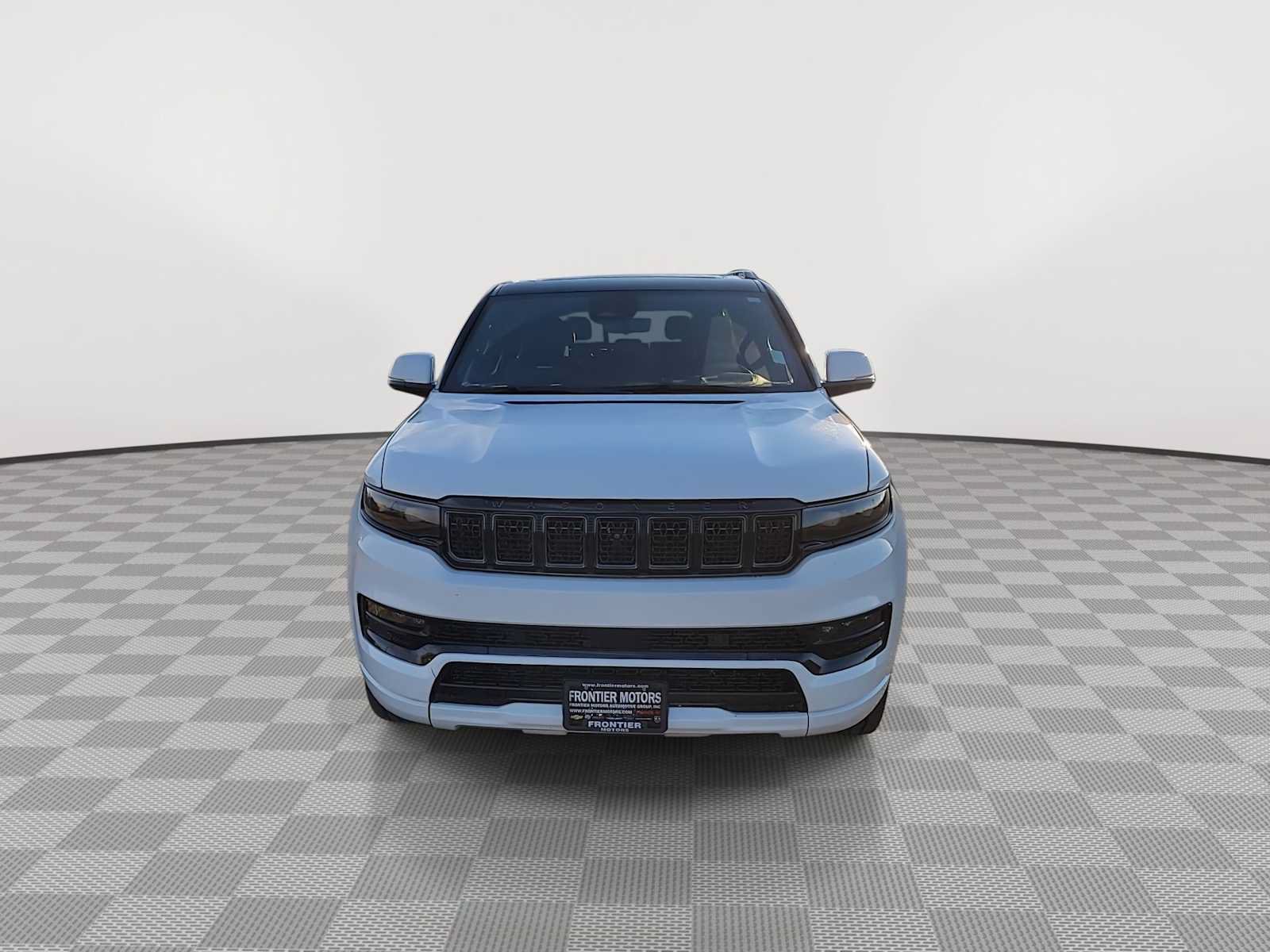 Used 2022 Jeep Grand Wagoneer Series II AWD/4WD image 3