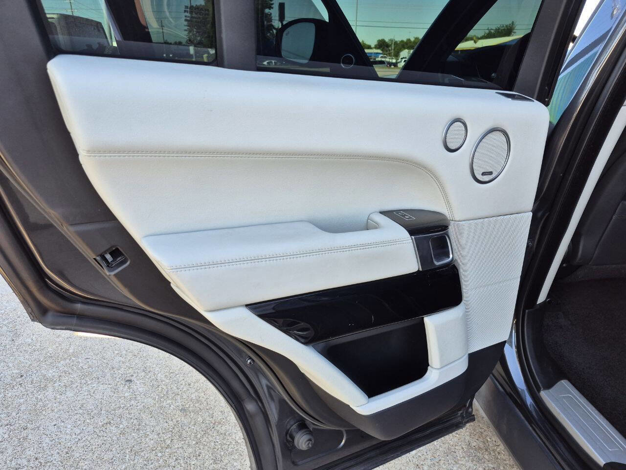 Used 2017 Land Rover Range Rover HSE image 15